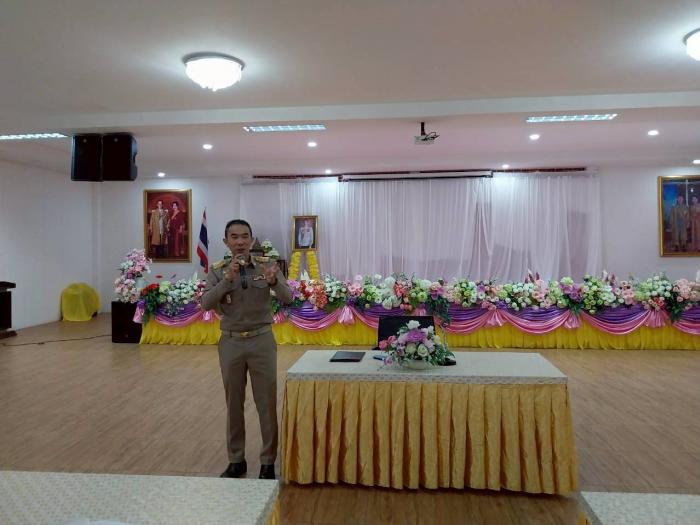 6 ตุลาคม 2568 นายกฯพบปะ พูดคุยกับพนัก...